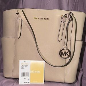 Michael Kors Jet Set Travel Leather Tote - Truffle